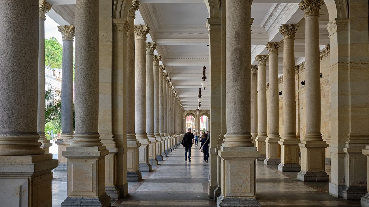 Karlovy Vary – kolonády a Vřídlo